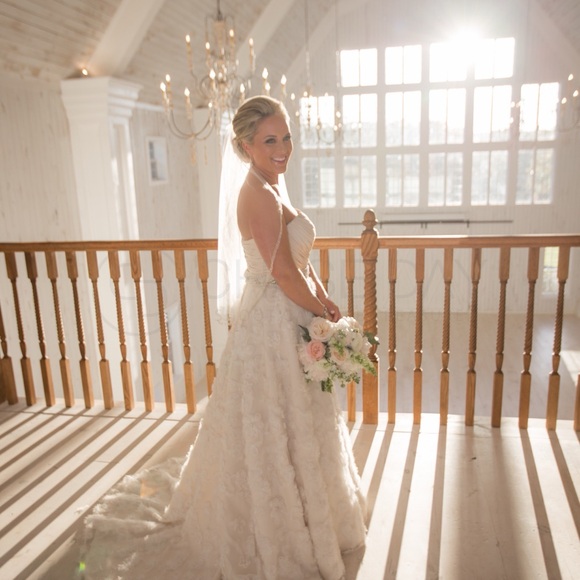 Preserved ivory wedding dress with beaded belt & vail - Picture 2 of 15